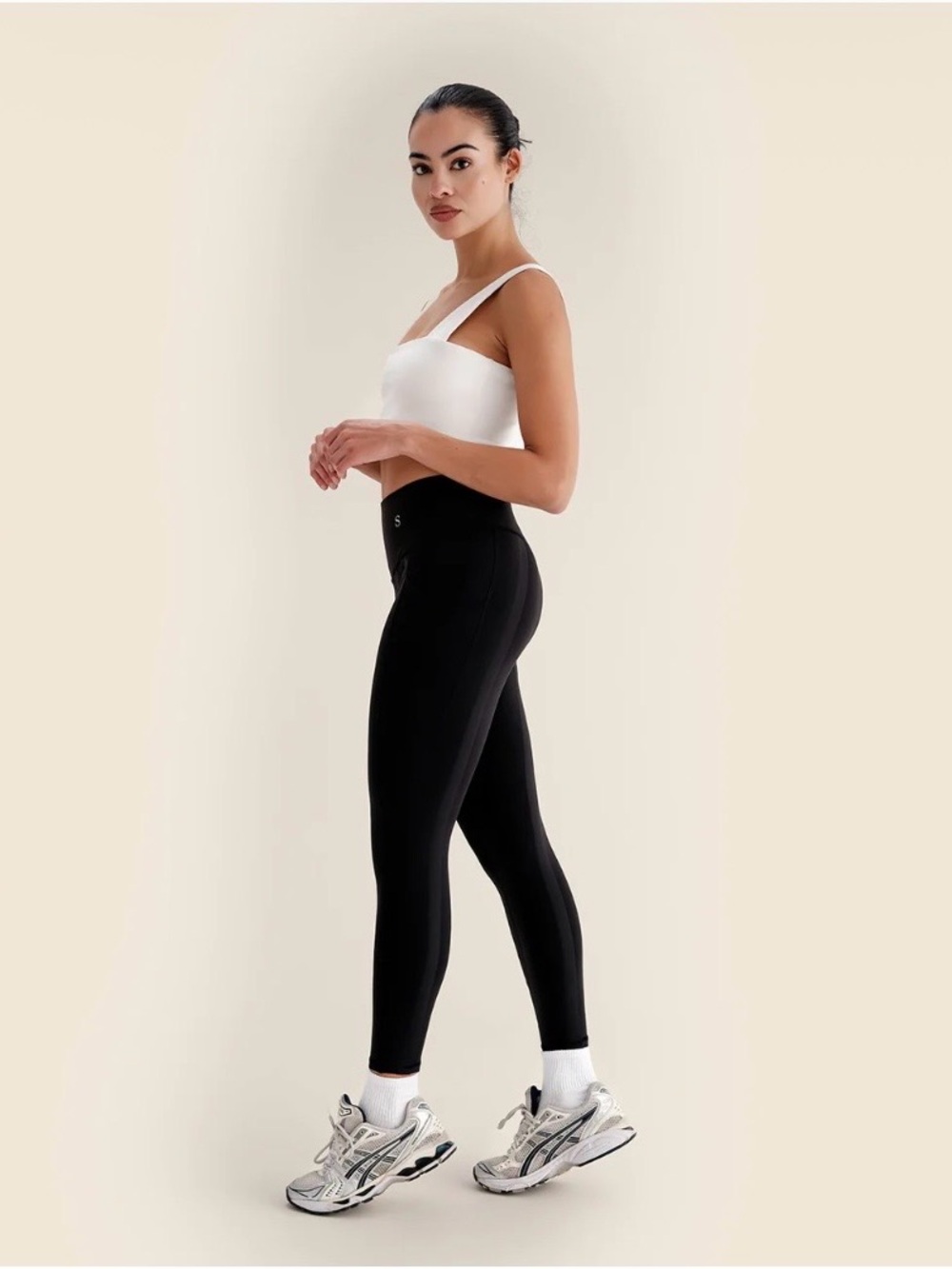 Sculpting High-Waist Black Performance Leggings - Picture 3 of 7